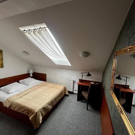 Orion Hotel Parczew エクステリア 写真