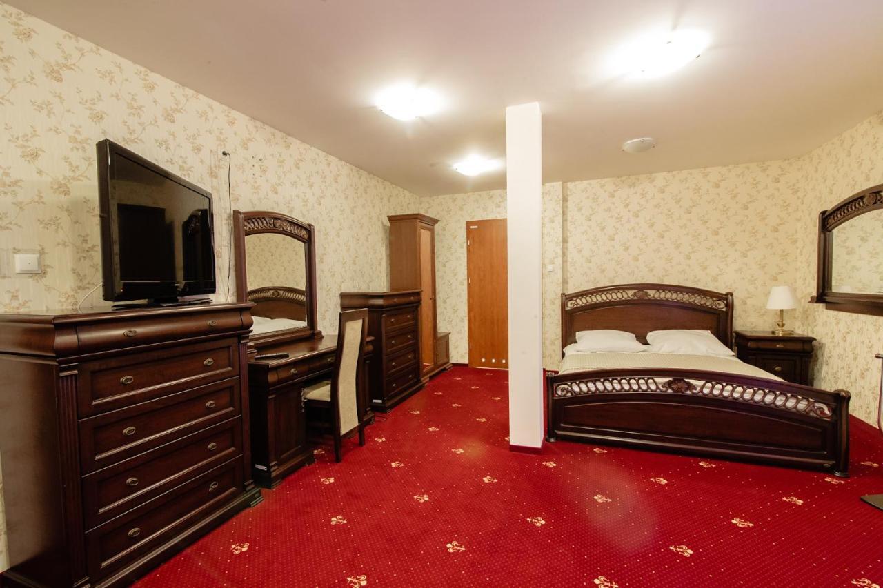 Orion Hotel Parczew エクステリア 写真