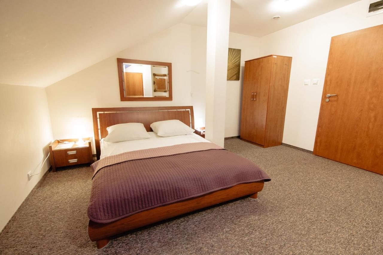 Orion Hotel Parczew エクステリア 写真