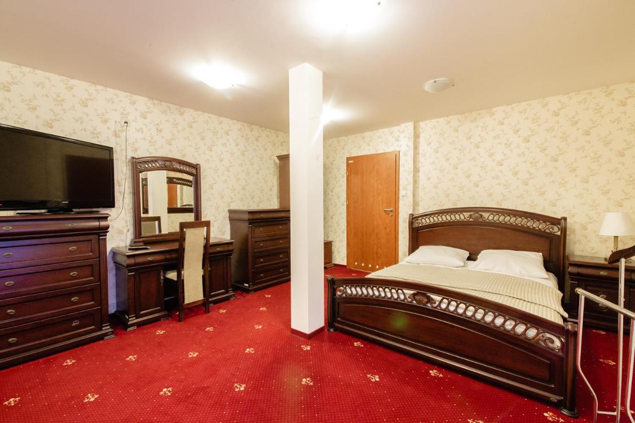 Orion Hotel Parczew エクステリア 写真