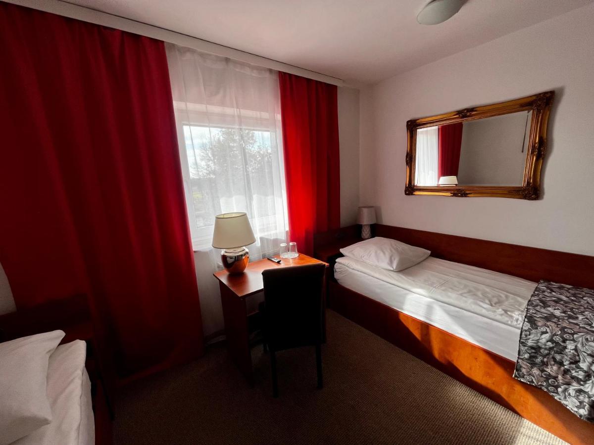 Orion Hotel Parczew エクステリア 写真