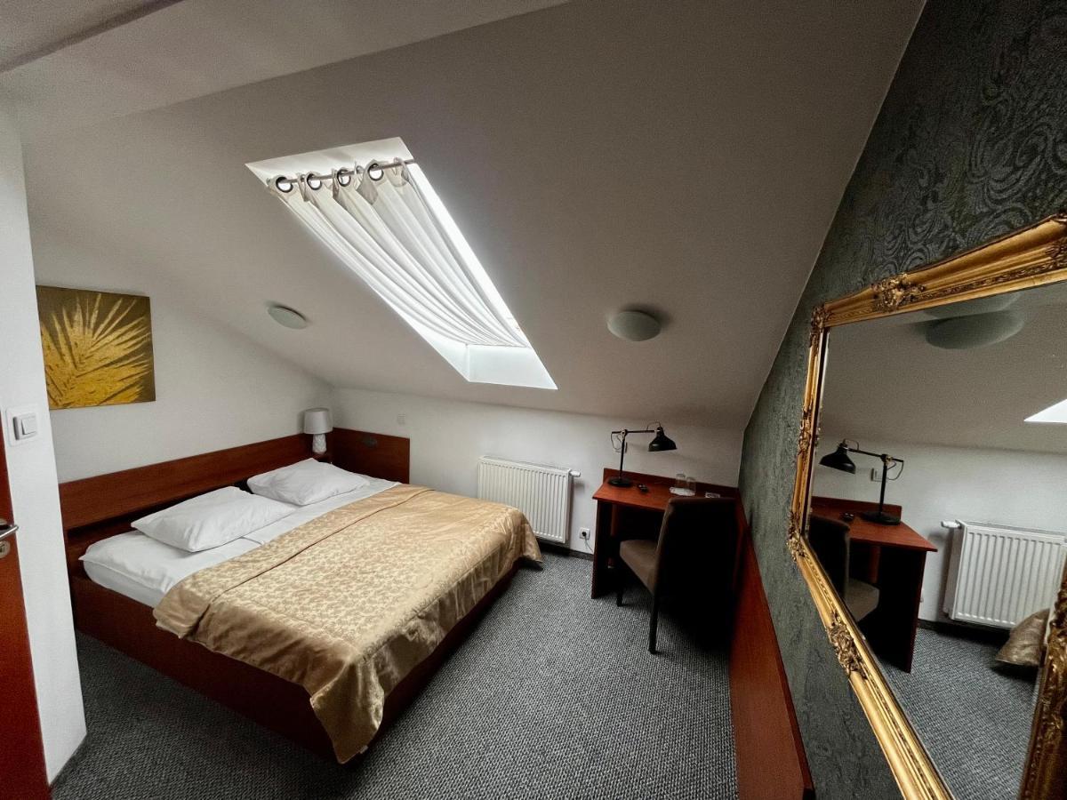 Orion Hotel Parczew エクステリア 写真