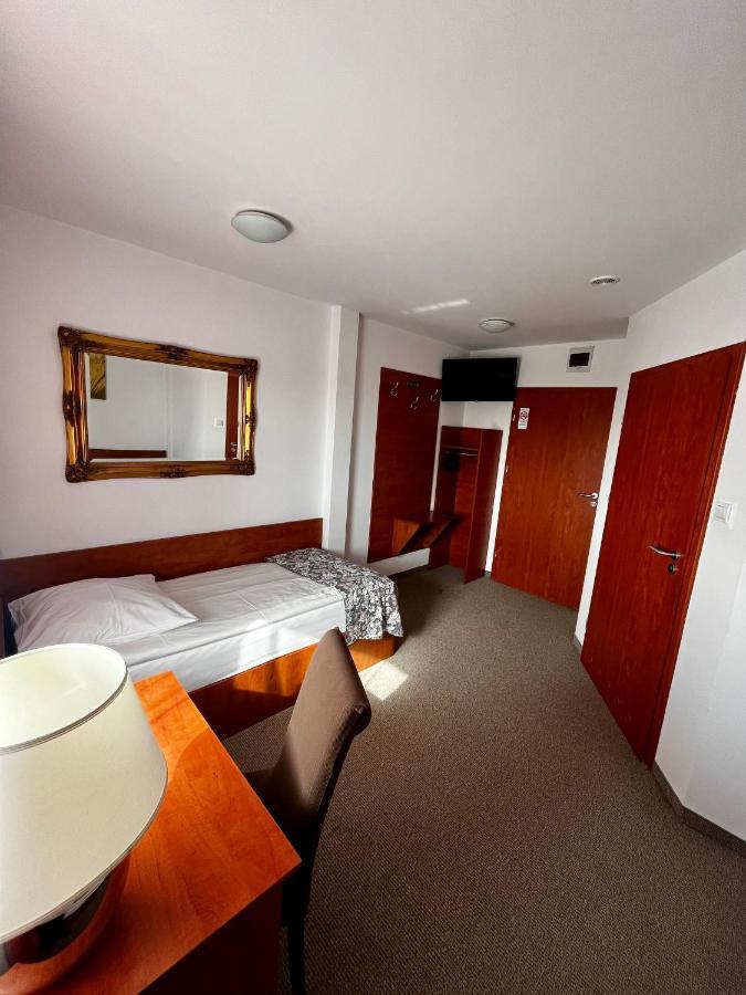 Orion Hotel Parczew エクステリア 写真