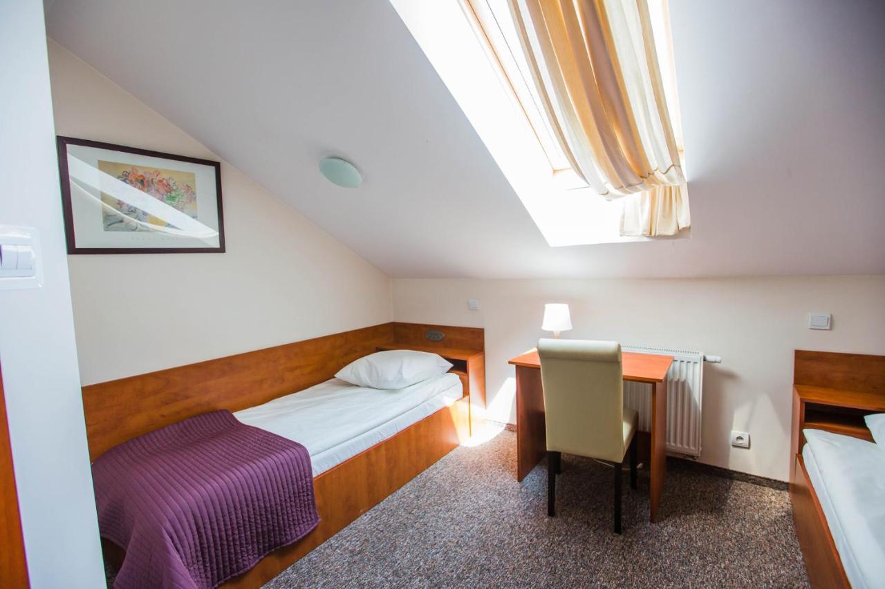 Orion Hotel Parczew エクステリア 写真
