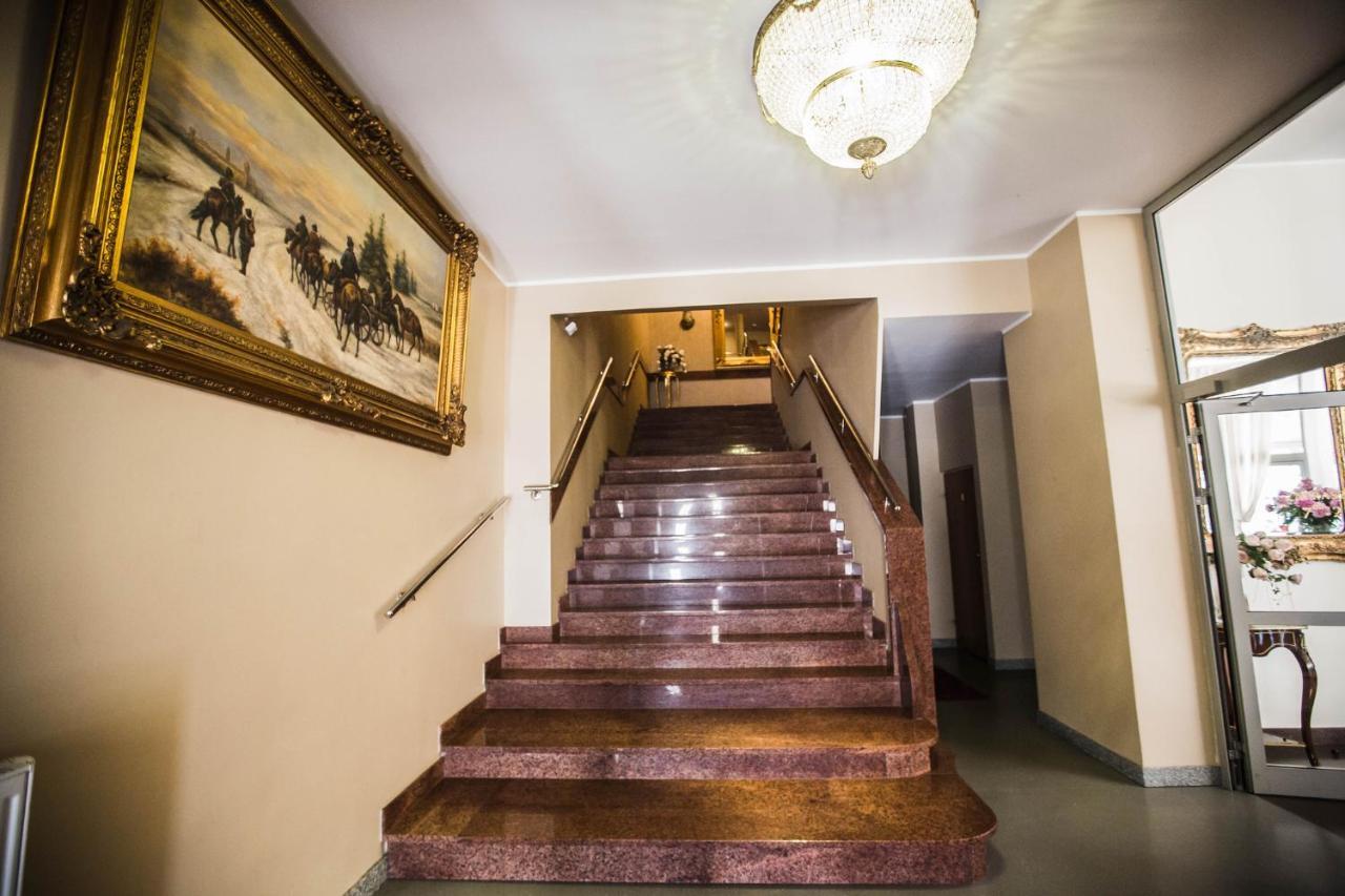 Orion Hotel Parczew エクステリア 写真