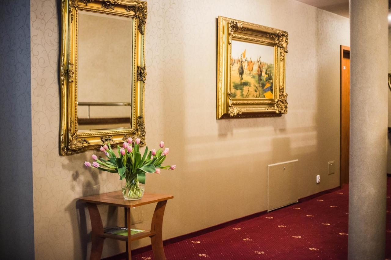Orion Hotel Parczew エクステリア 写真