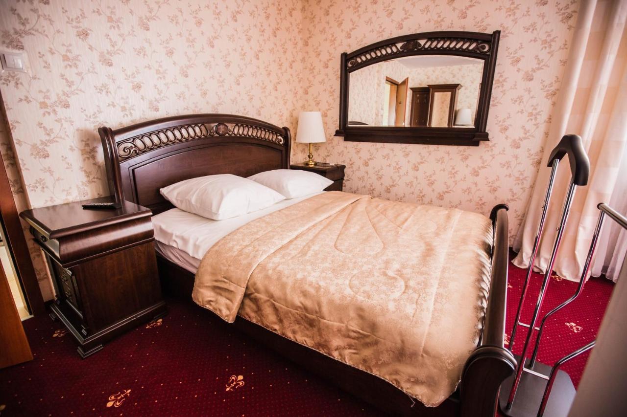 Orion Hotel Parczew エクステリア 写真